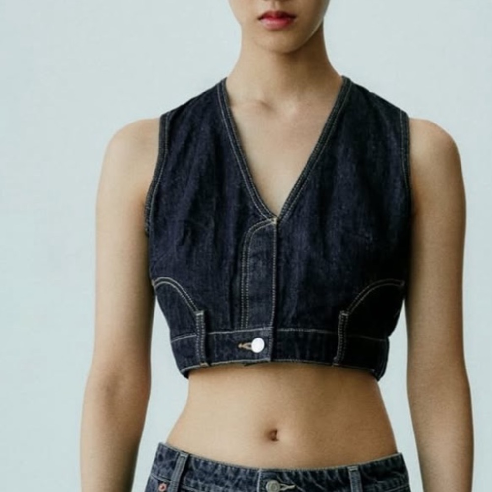 New ZARA  Sleeveless Button Waistband Hem Denim Crop Vest Top